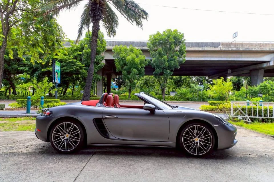 2017 Porsche 718 Boxster and Cayman IV 3