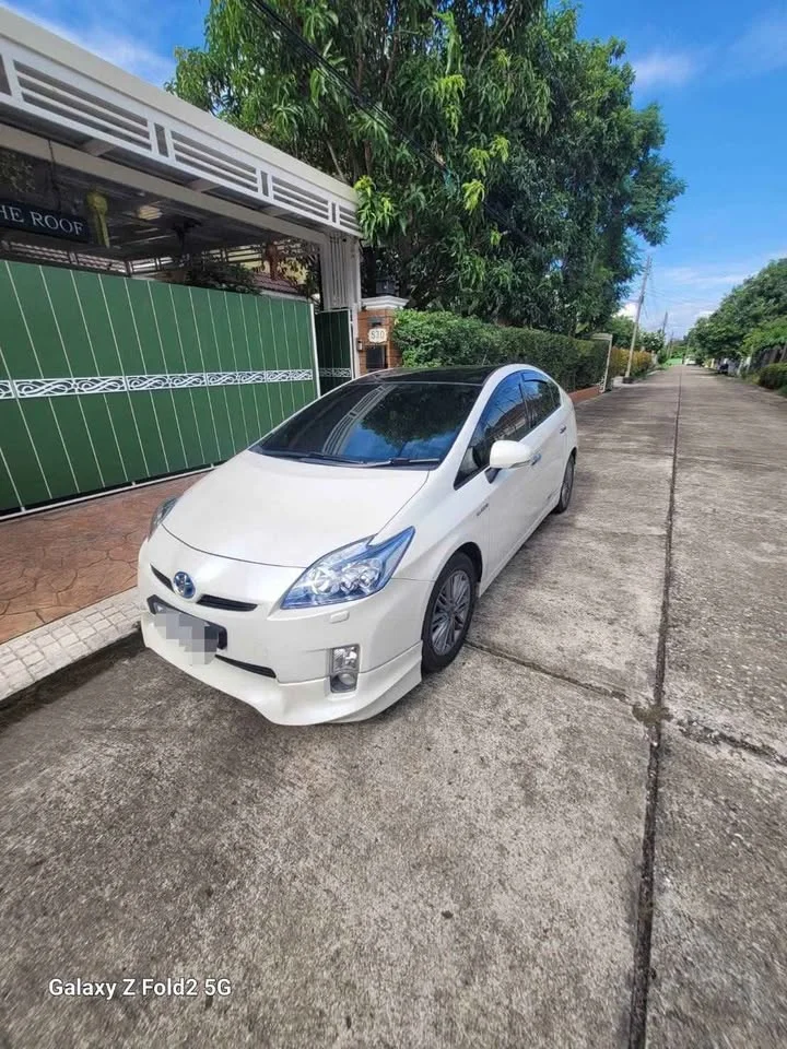 2011 Toyota Prius III 3