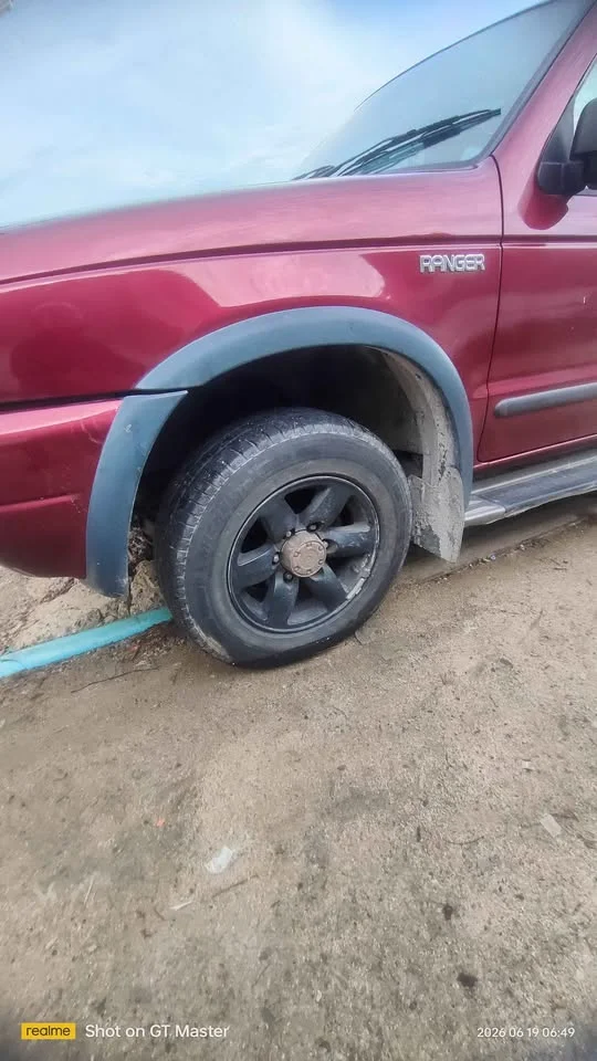 2000 Mazda 2500 Fighter V 2