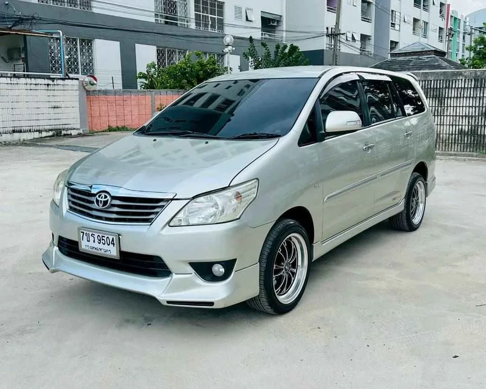 2012 Toyota Innova I 3