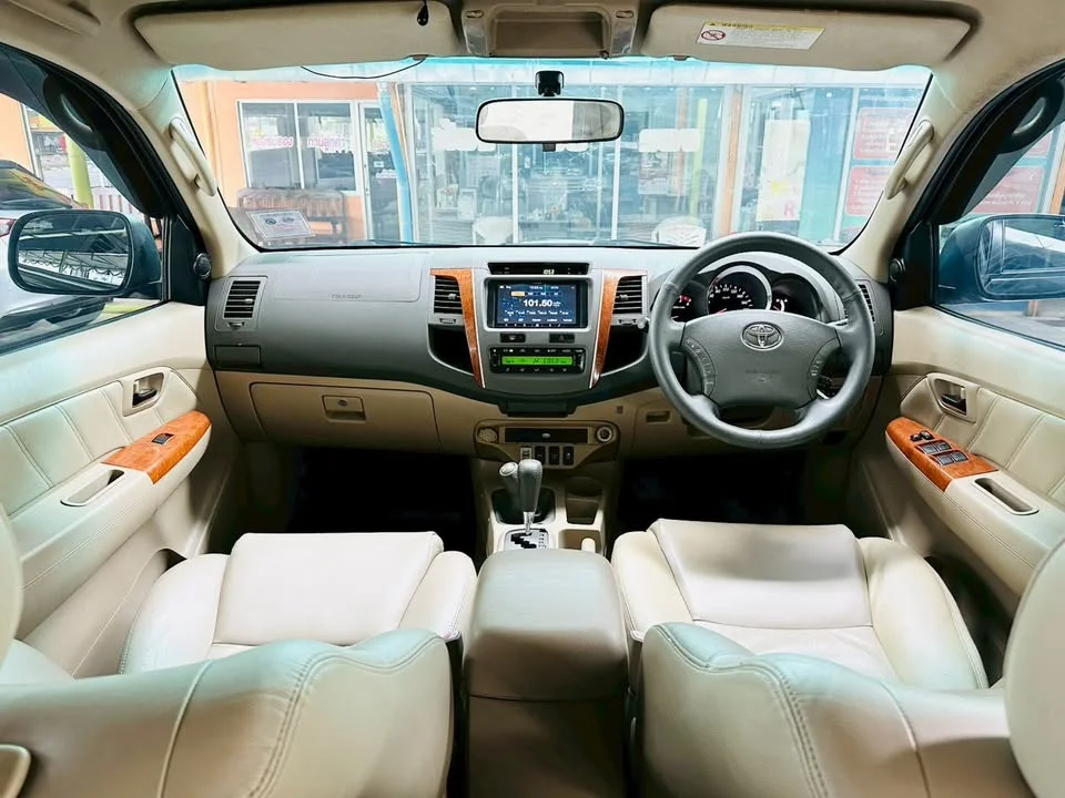 2011 Toyota Fortuner I 3