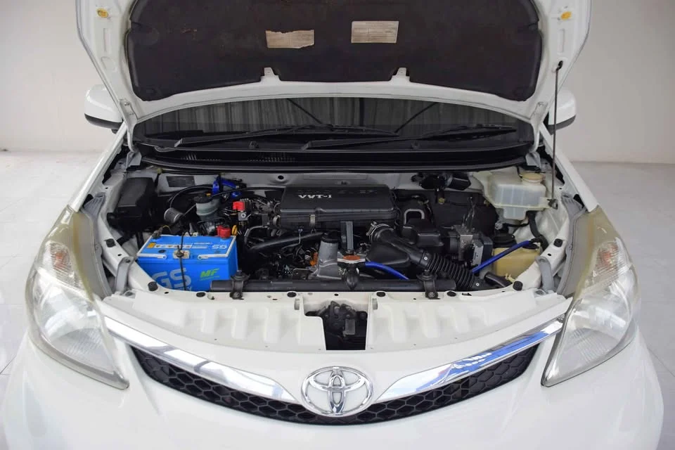 2013 Toyota Avanza II 2
