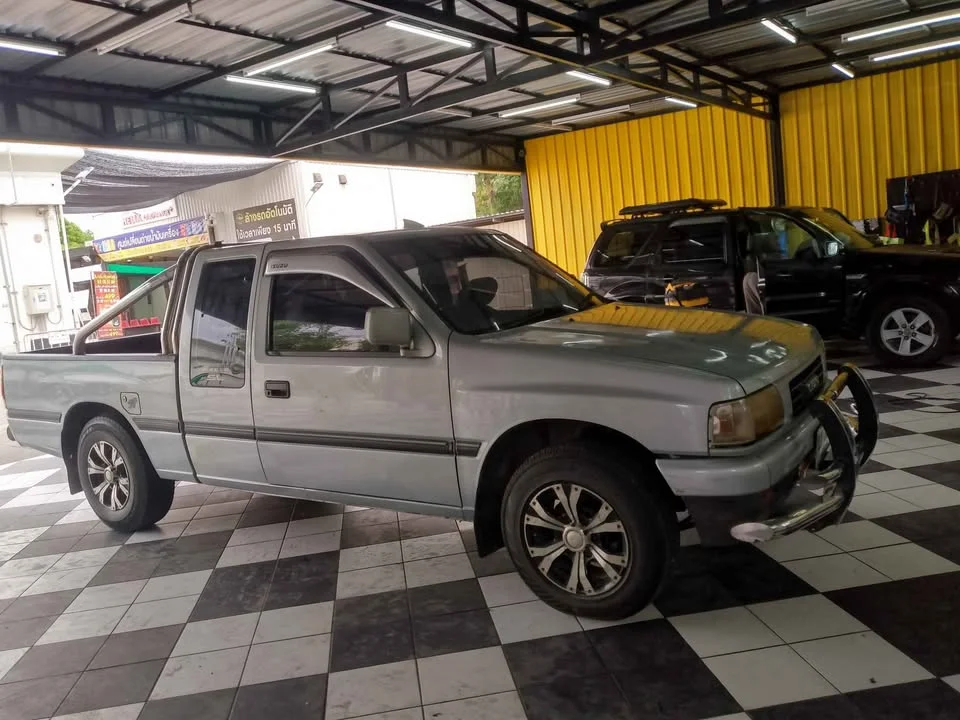 1996 Isuzu TFR III 3