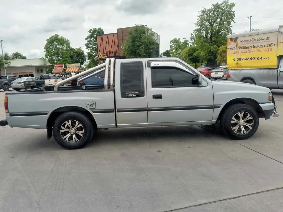 1996 Isuzu TFR III 2