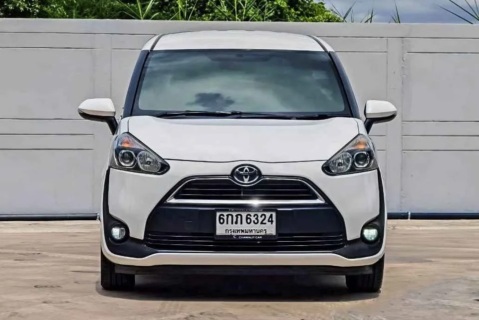 2017 Toyota Sienta II 3