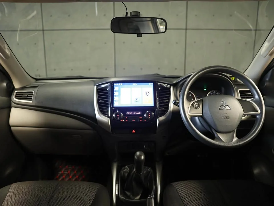2015 Mitsubishi Triton V 3