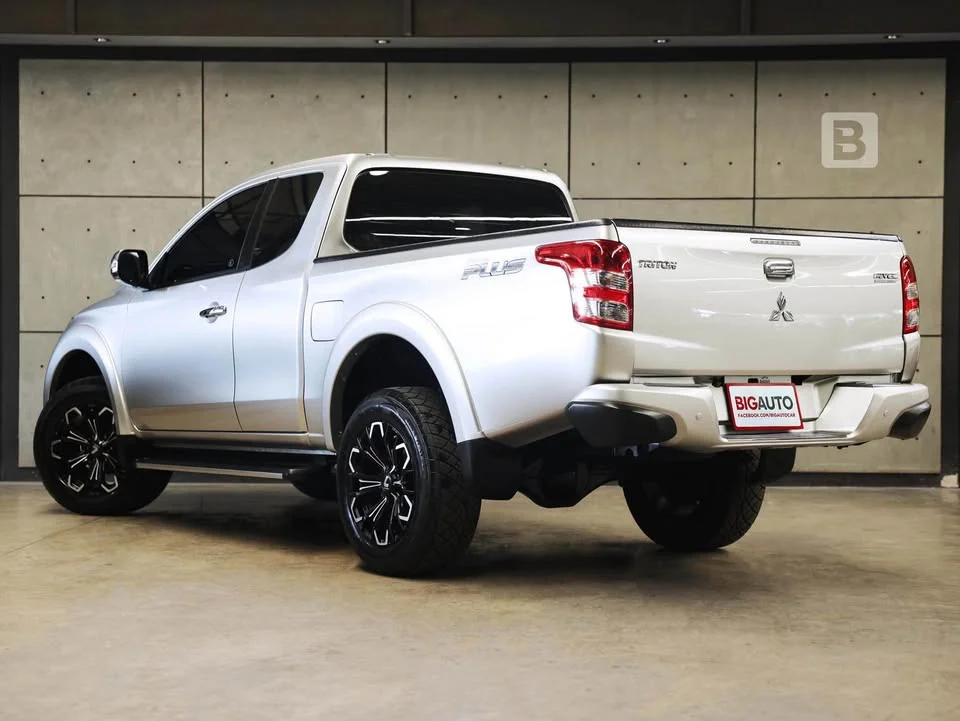 2015 Mitsubishi Triton V 2