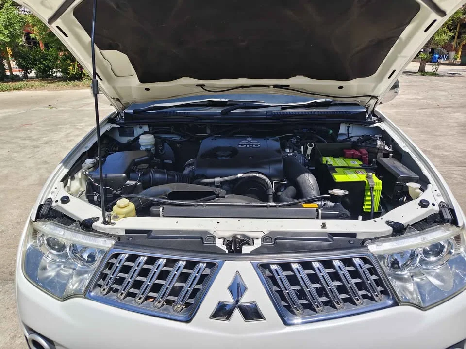 2013 Mitsubishi Pajero Sport II 2