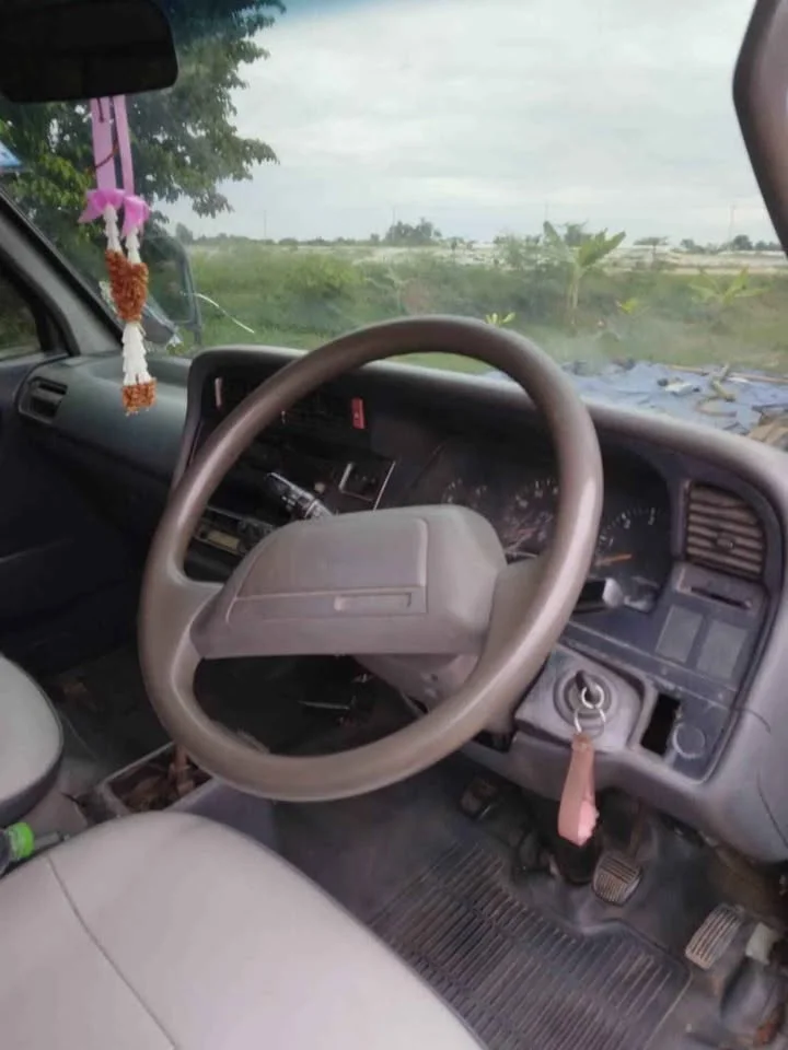 1997 Toyota Commuter IV (H100) 3