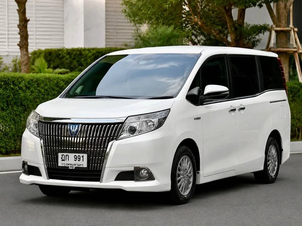 2016 Toyota Voxy III 2