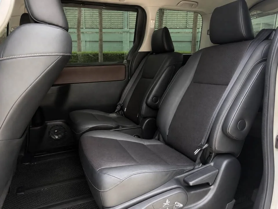 2016 Toyota Voxy III 3