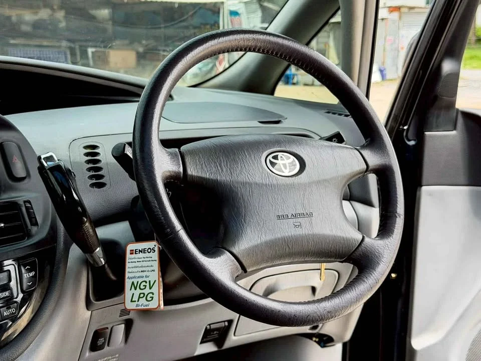 2002 Toyota Estima II 3