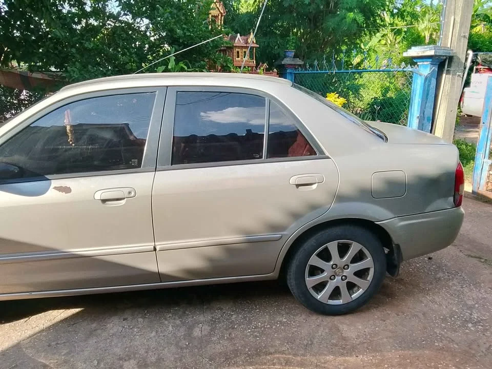 2001 Mazda 323 VIII 3