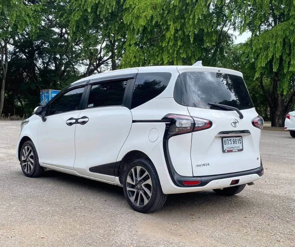 2018 Toyota Sienta II 2