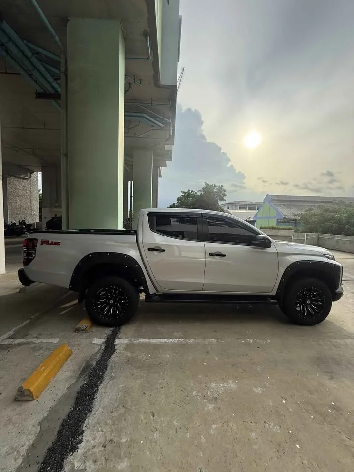 2022 Mitsubishi Triton V 3