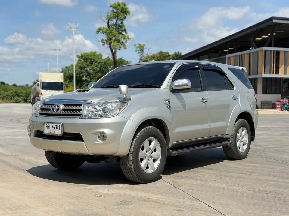 2010 Toyota Fortuner I 3