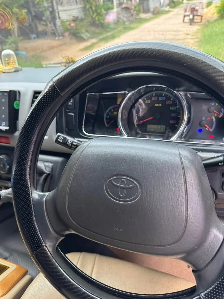 2009 Toyota Commuter V (H200) 3