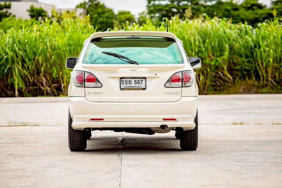 2000 Toyota Harrier I 2