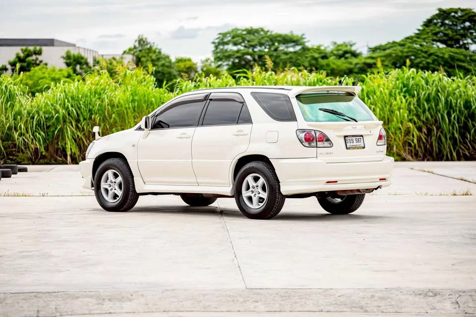 2000 Toyota Harrier I 3