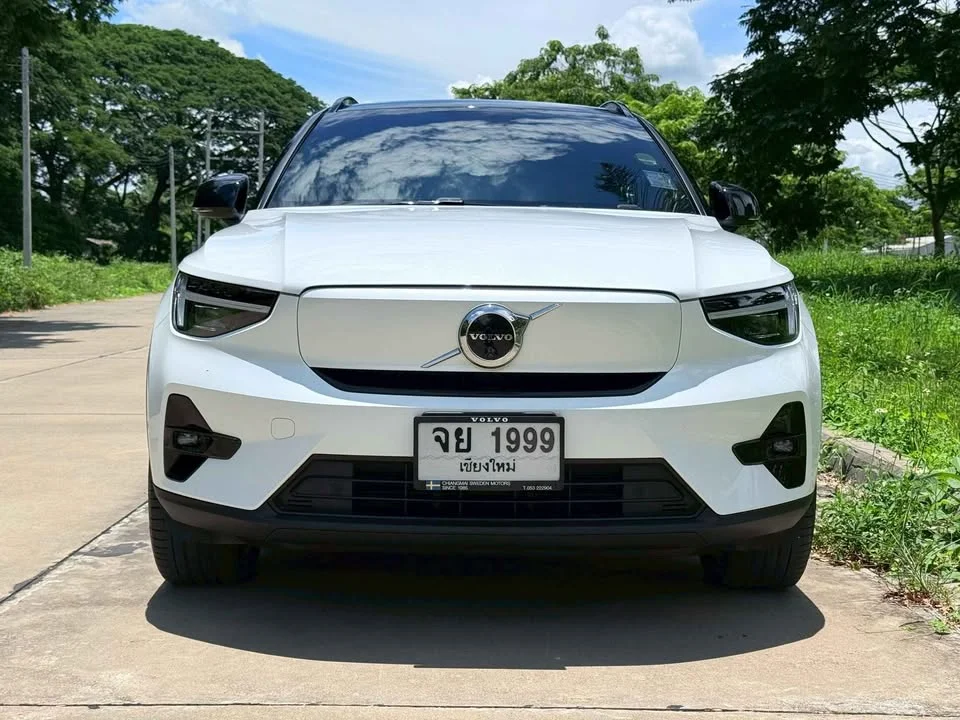 2024 Volvo XC40 2