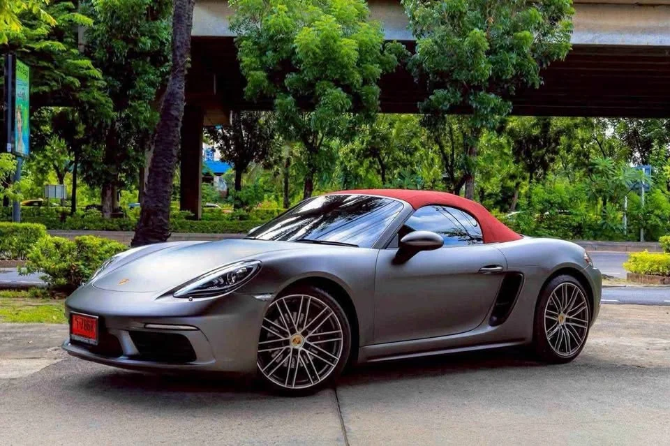 2017 Porsche 718 Boxster and Cayman IV 3