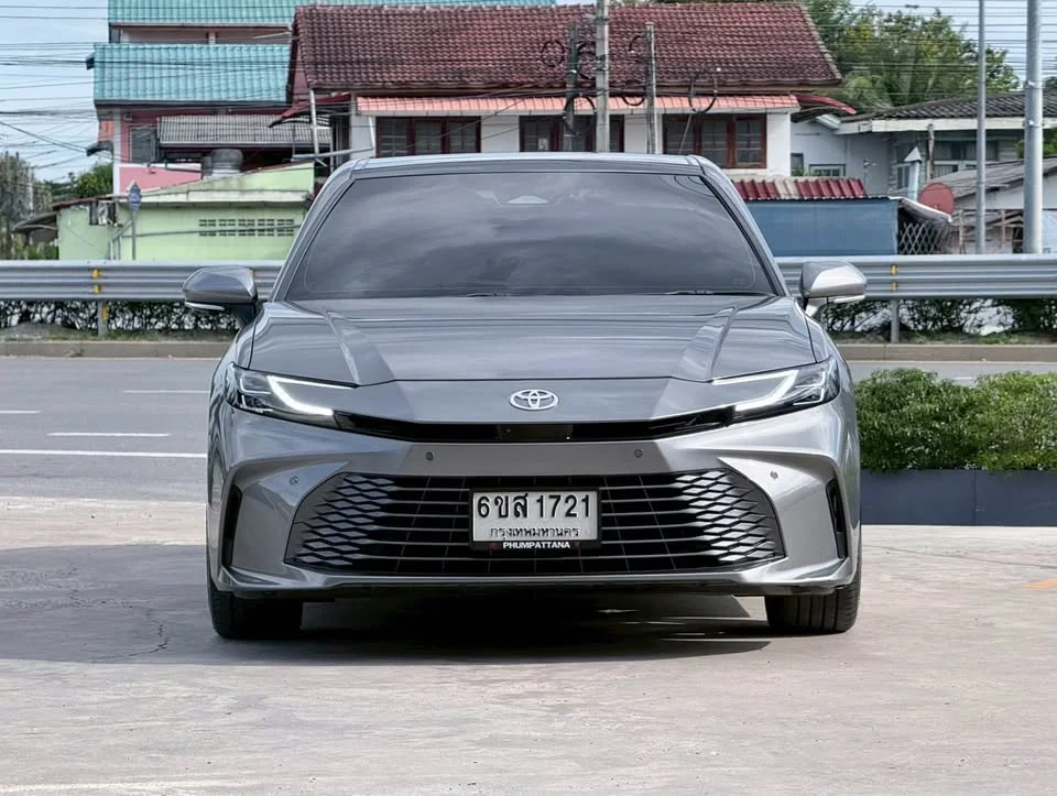 2025 Toyota Camry VIII (XV70) 3