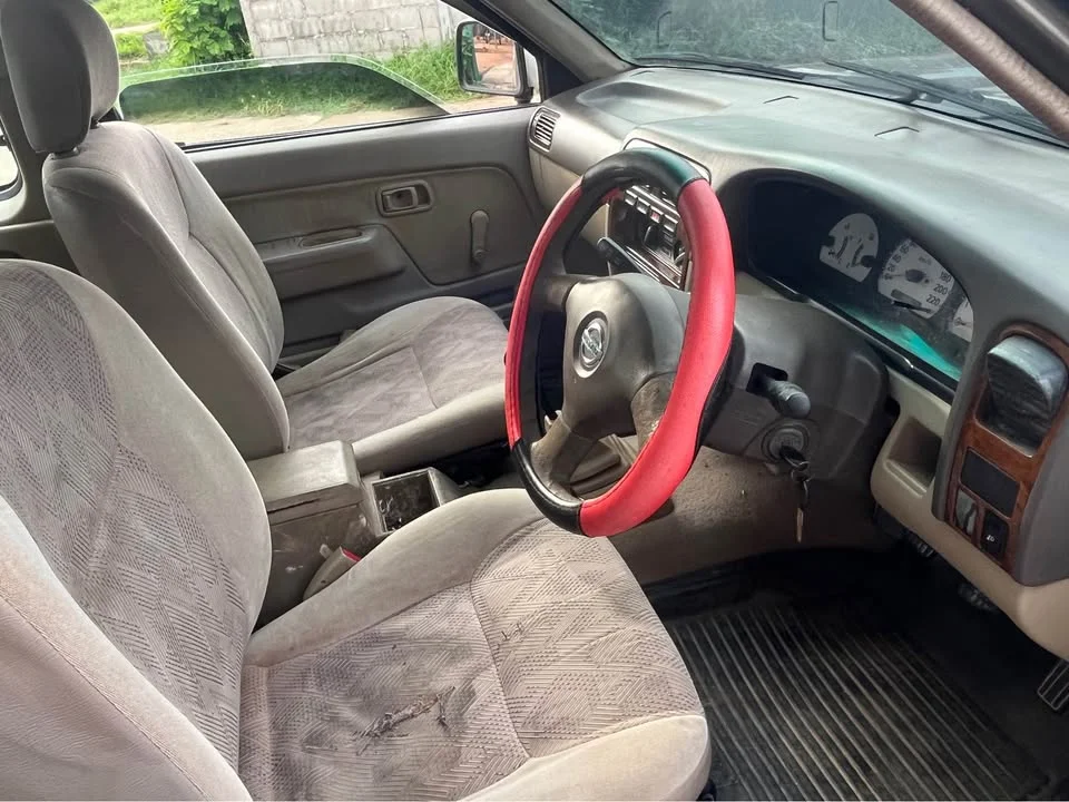 2005 Nissan Frontier I 3
