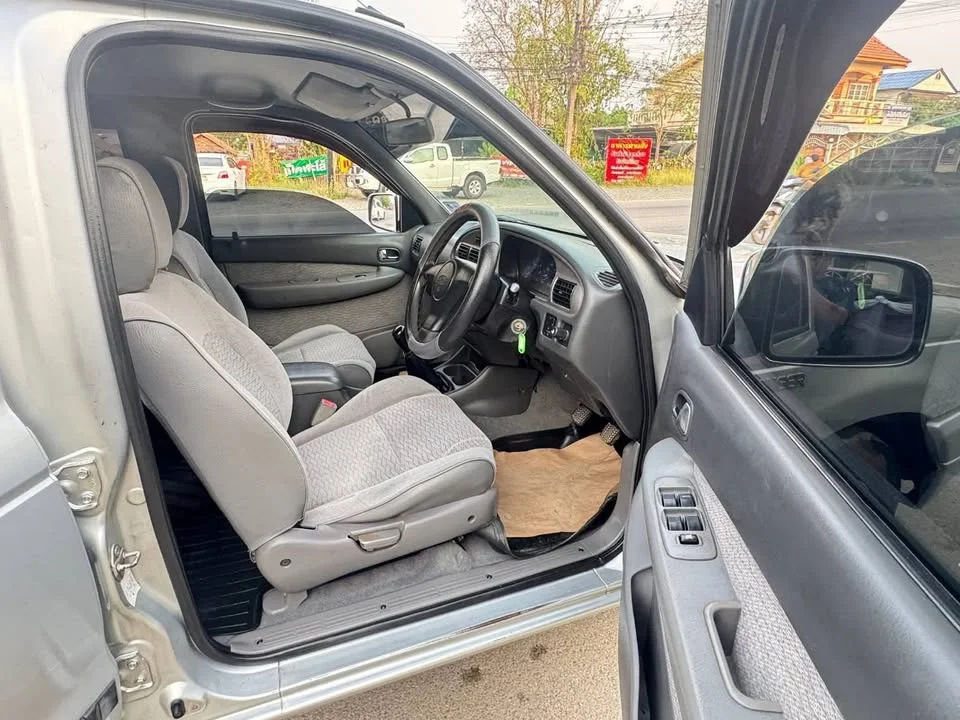 2004 Mazda 2500 Fighter V 2