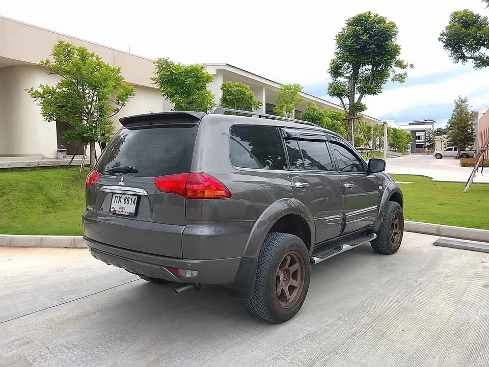 2011 Mitsubishi Pajero Sport II 2