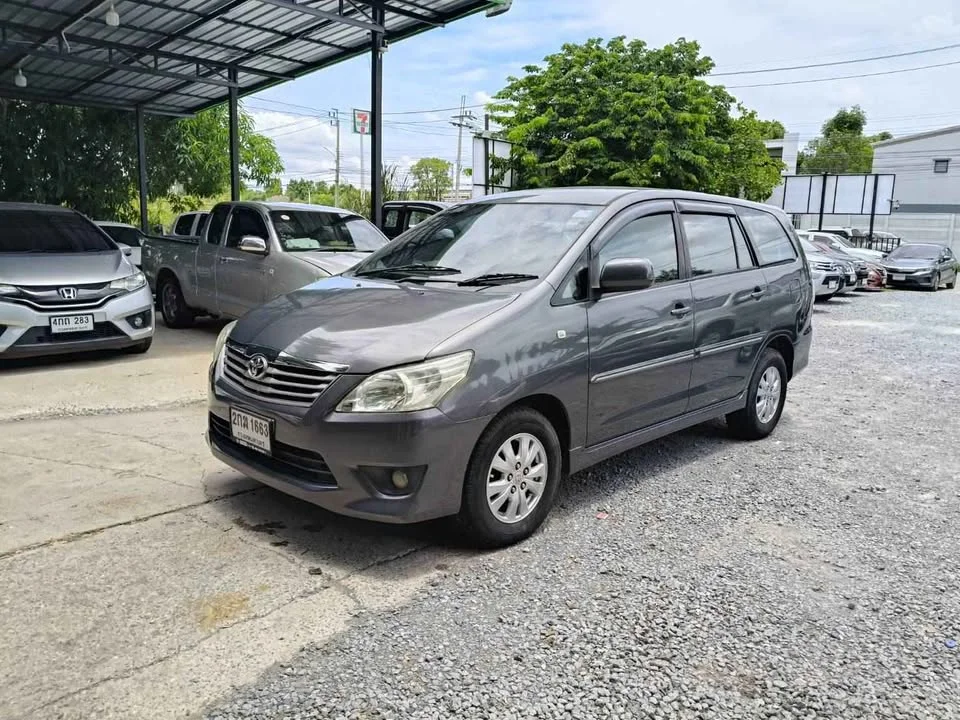 2013 Toyota Innova I 3