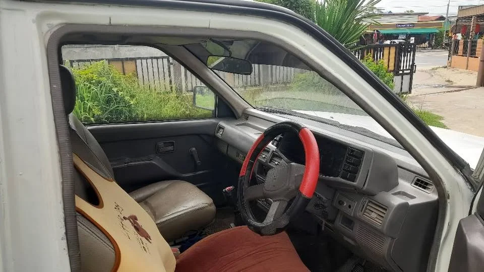 1991 Isuzu TFR III 2