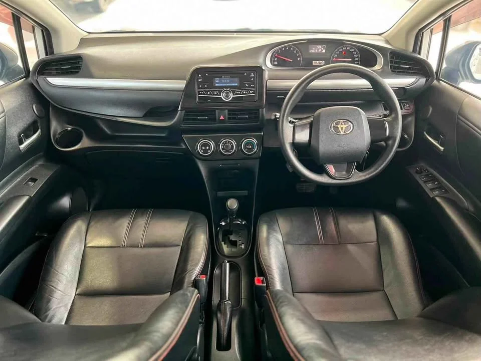 2017 Toyota Sienta II 2