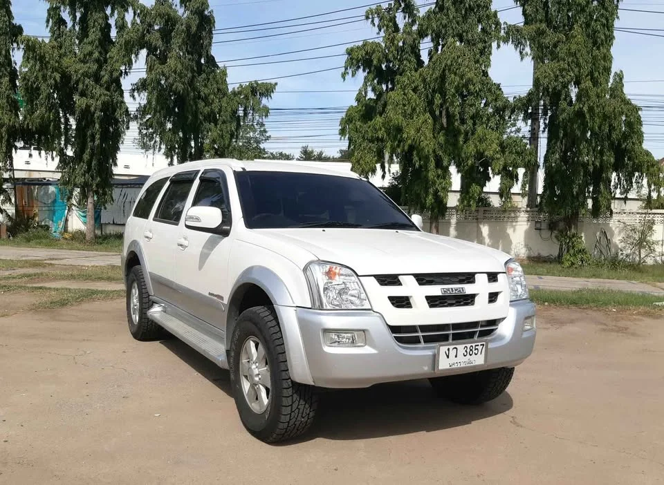 2005 Isuzu MU-7 3