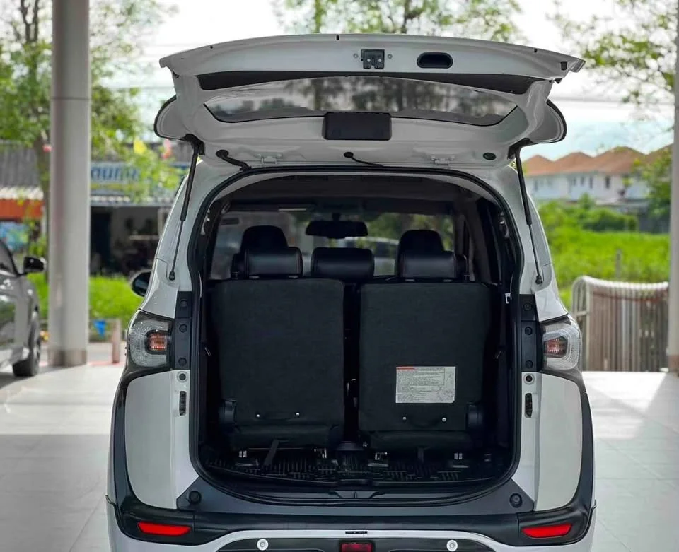 2017 Toyota Sienta II 3