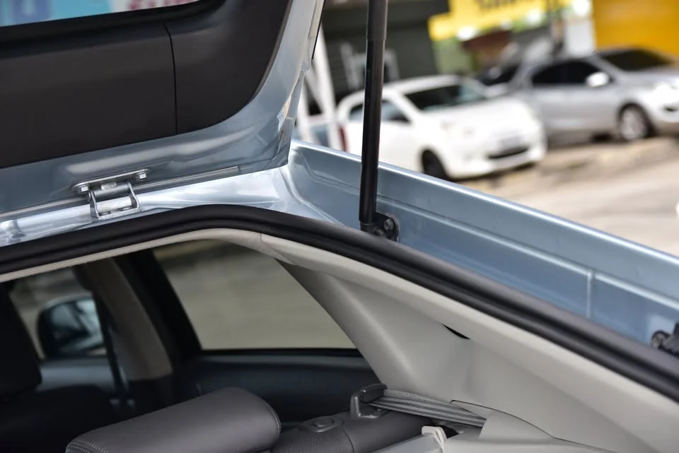 2011 Toyota Prius III 3