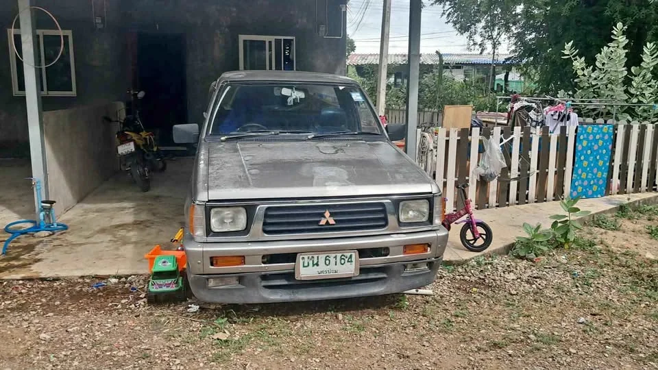 1997 Mitsubishi Triton II 3