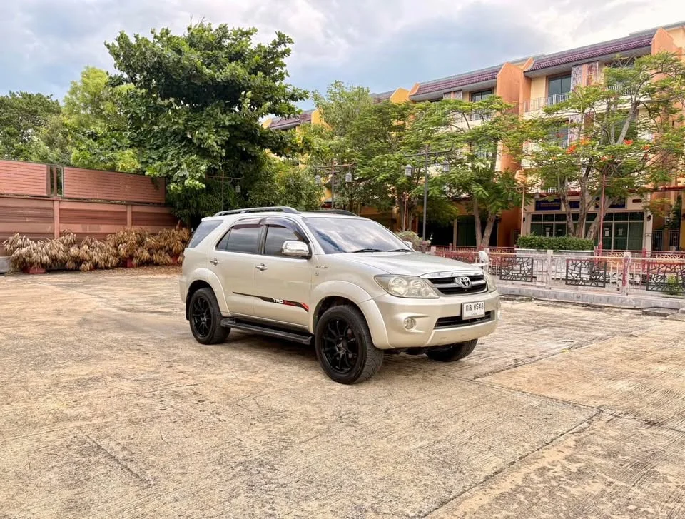 2005 Toyota Fortuner I 3