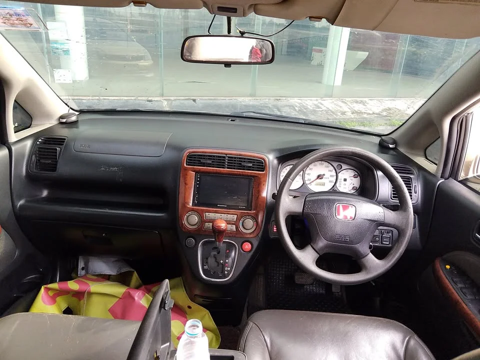 2004 Honda Stream I 3