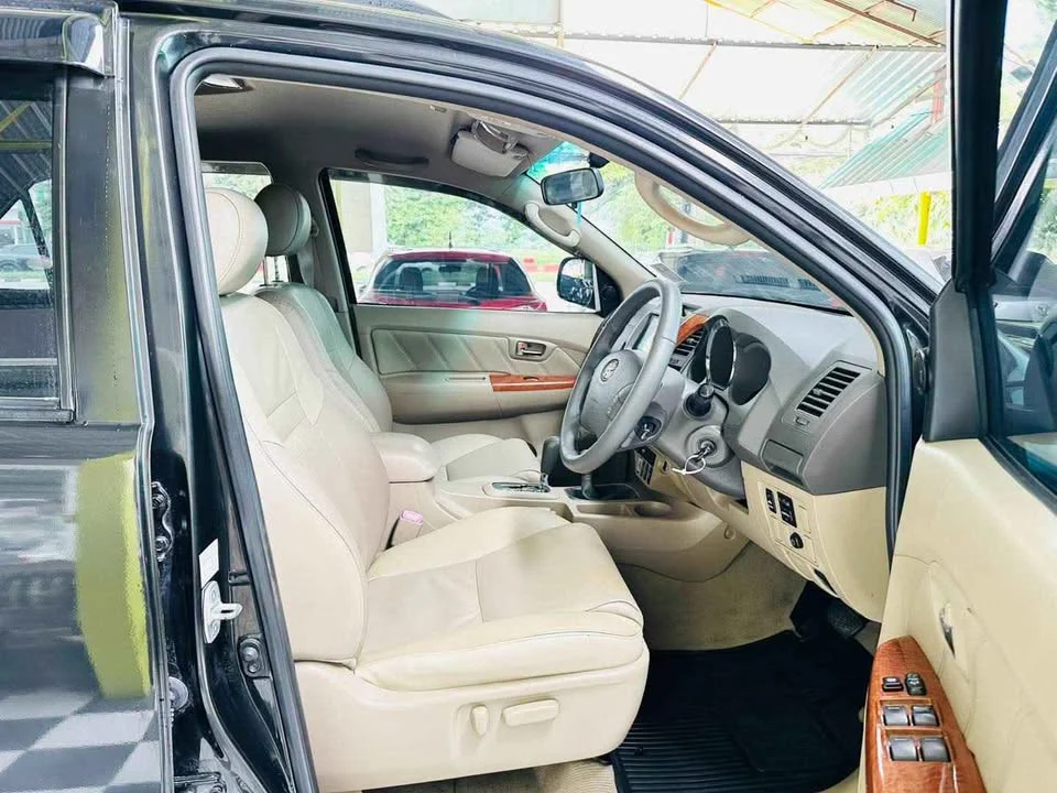 2011 Toyota Fortuner I 2