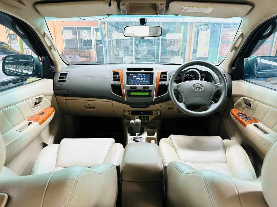 2011 Toyota Fortuner I 3