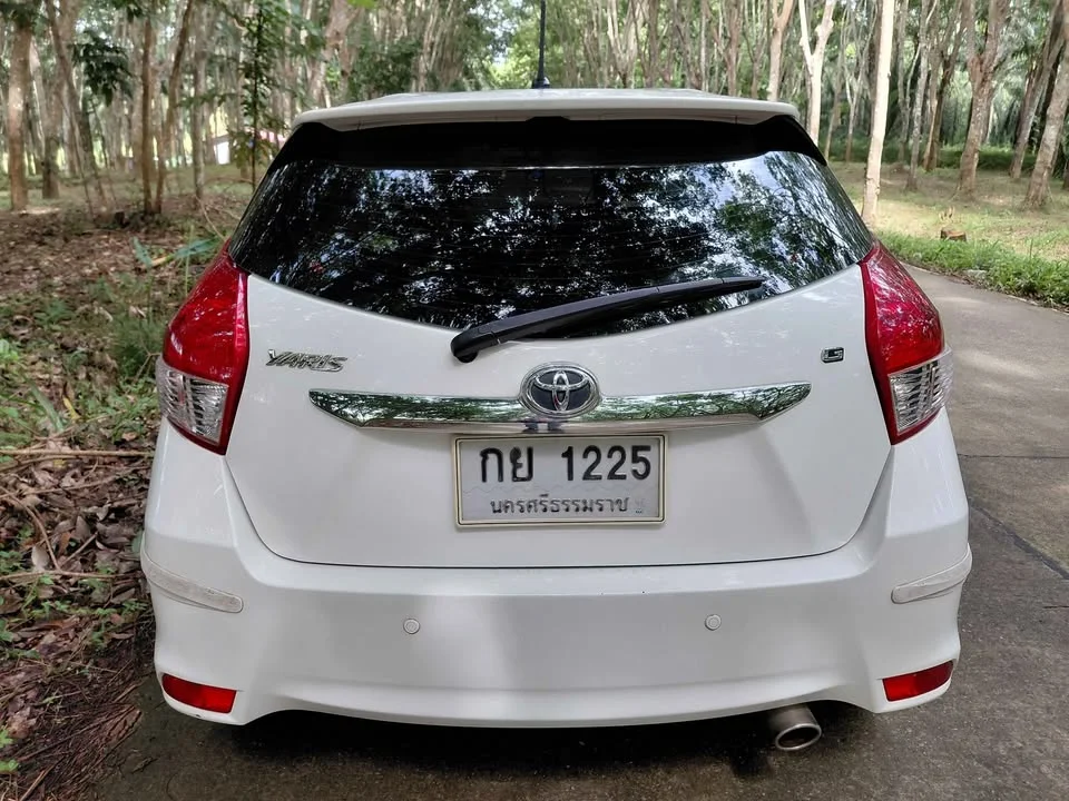 2015 Toyota Yaris III 2