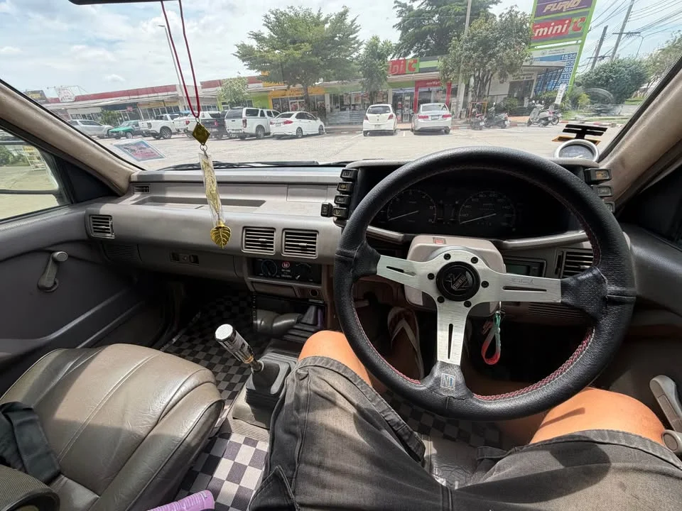 Isuzu TFR III 2