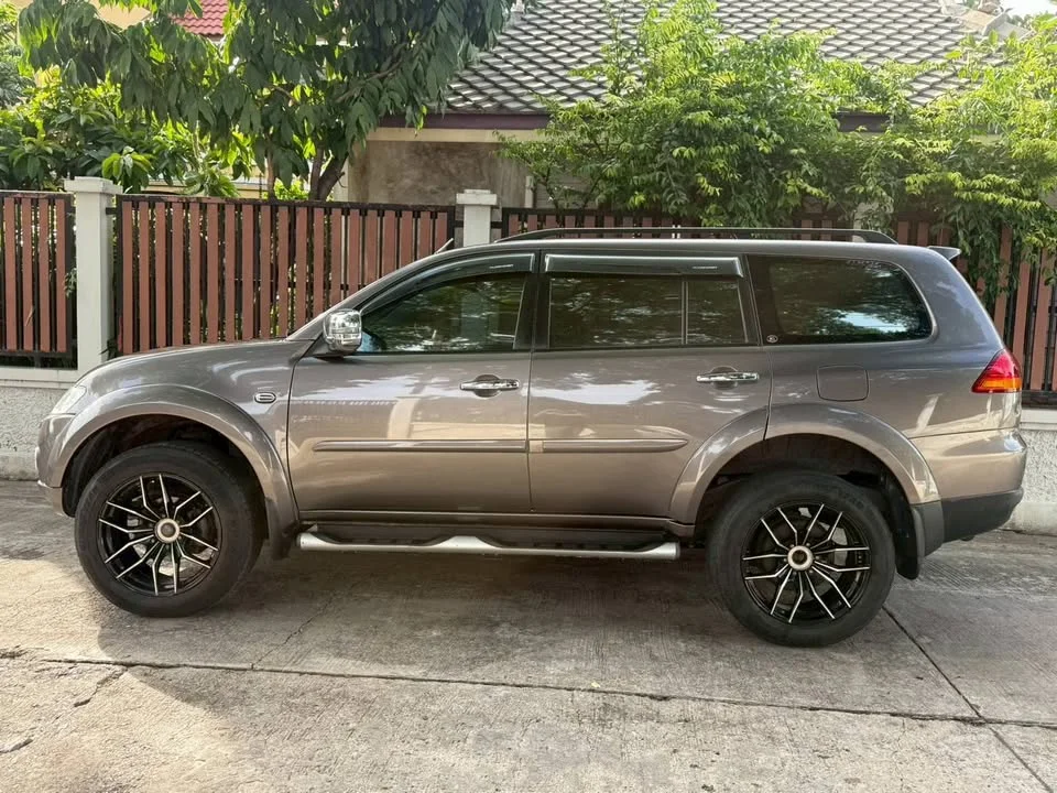 2012 Mitsubishi Pajero Sport II 2