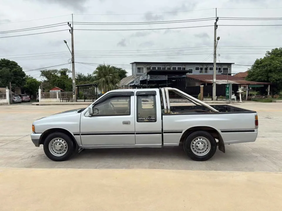 1992 Isuzu TFR III 2