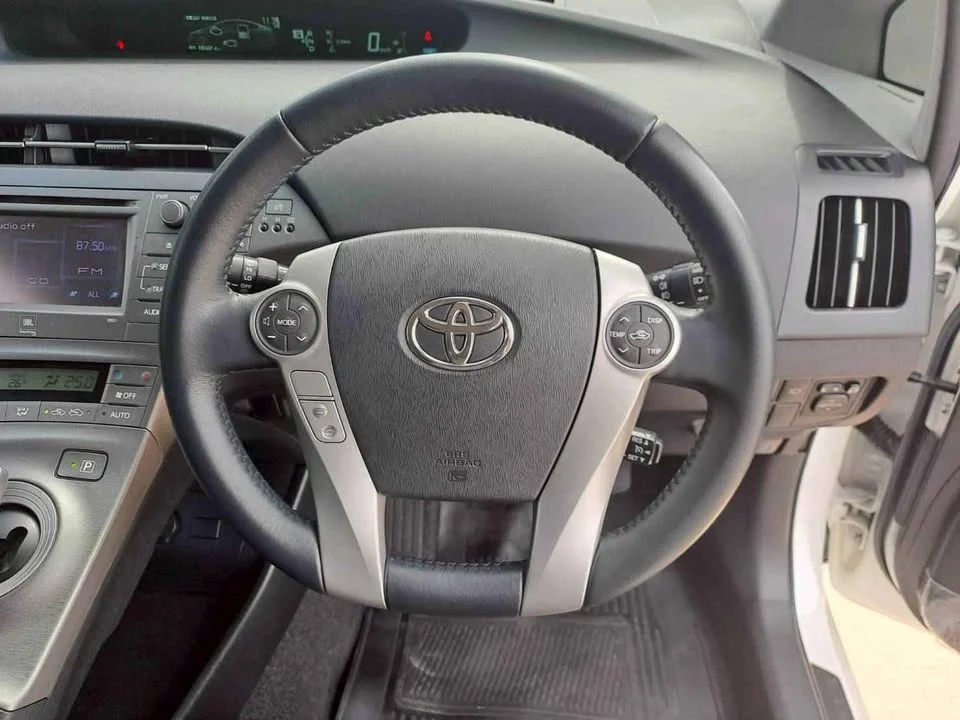 2013 Toyota Prius III 2