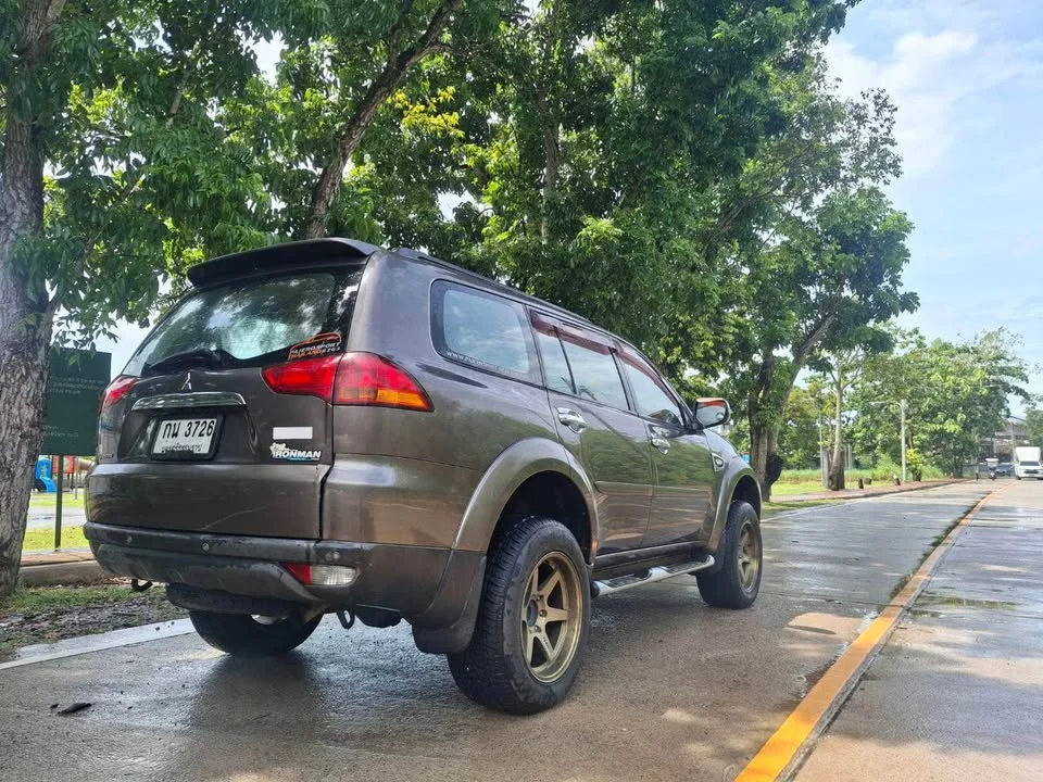 2012 Mitsubishi Pajero Sport II 2