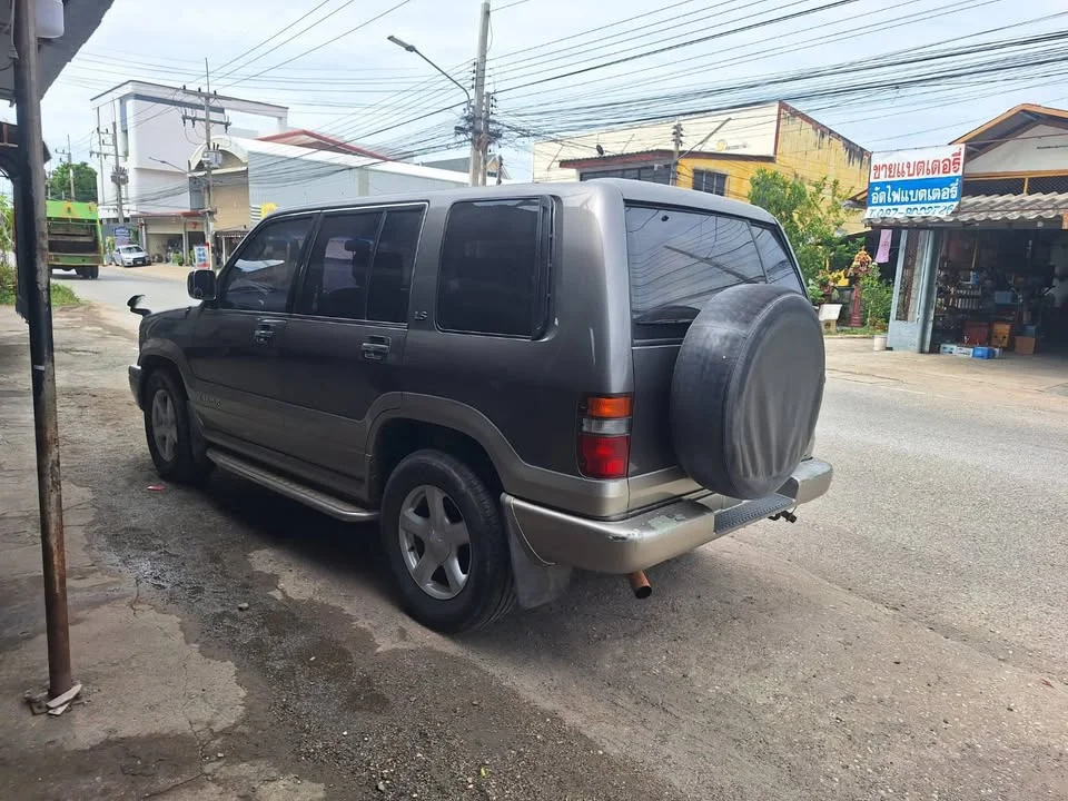 1996 Isuzu Trooper II 2