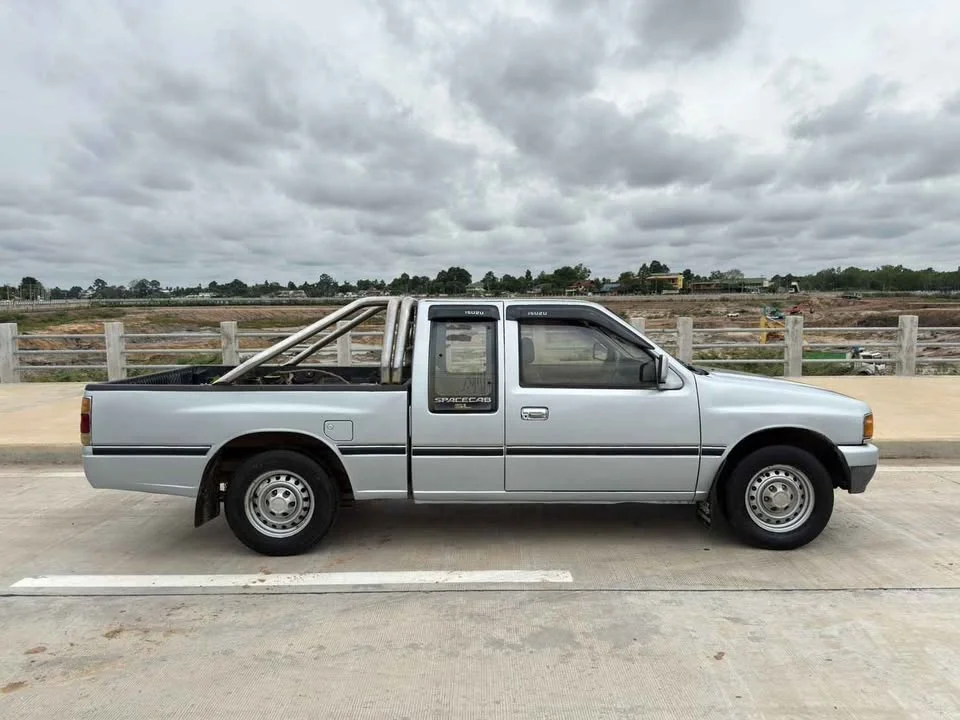 1990 Isuzu TFR III 3
