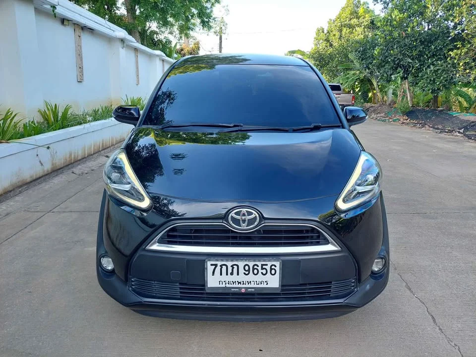 2018 Toyota Sienta II 2