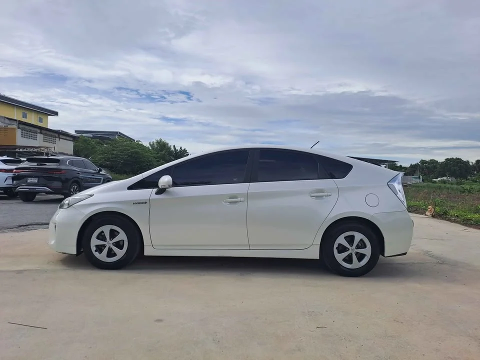 2013 Toyota Prius III 2